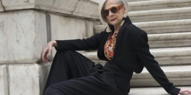 Lyn Slater: Η 69χρονη καθηγήτρια νομικής που έγινε τυχαία μία από τις μεγαλύτερες fashion blogger του κόσμου - BORO από την ΑΝΝΑ ΔΡΟΥΖΑ